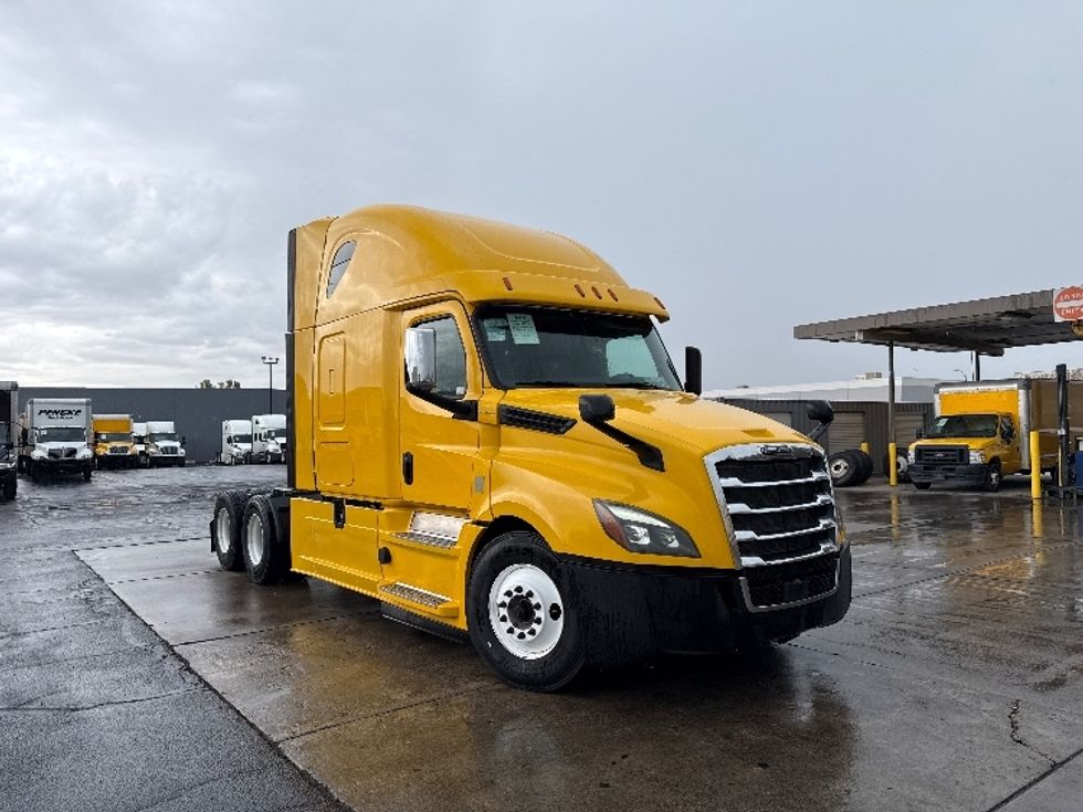 Sleeper Tractor-Heavy Duty Tractors-Freightliner-2020-T12664ST-Phoenix-AZ-761,497\n\t\tmiles-$ 43,750 - Image 1
