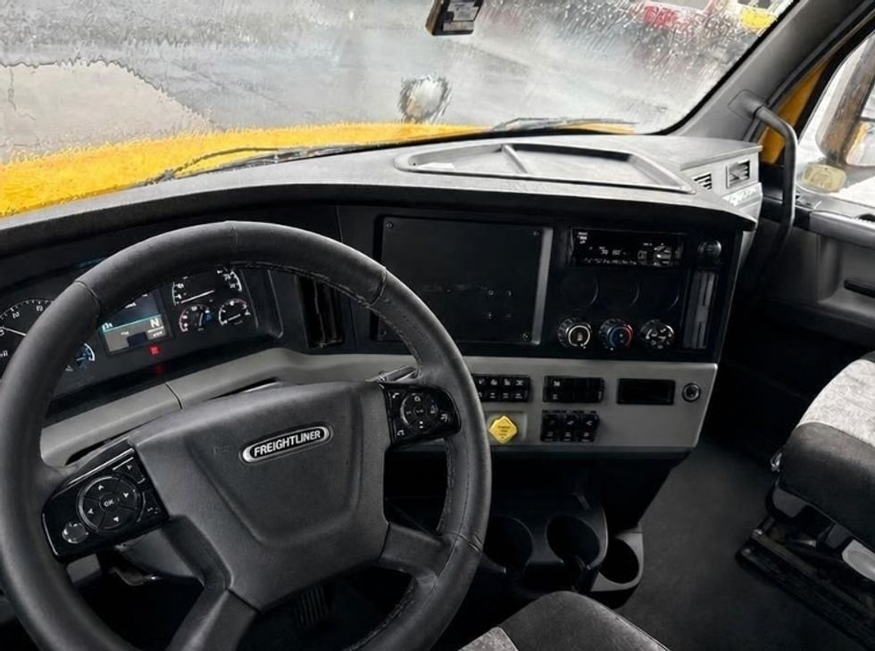 Sleeper Tractor-Heavy Duty Tractors-Freightliner-2020-T12664ST-Phoenix-AZ-761,497\n\t\tmiles-$ 43,750 - Image 10