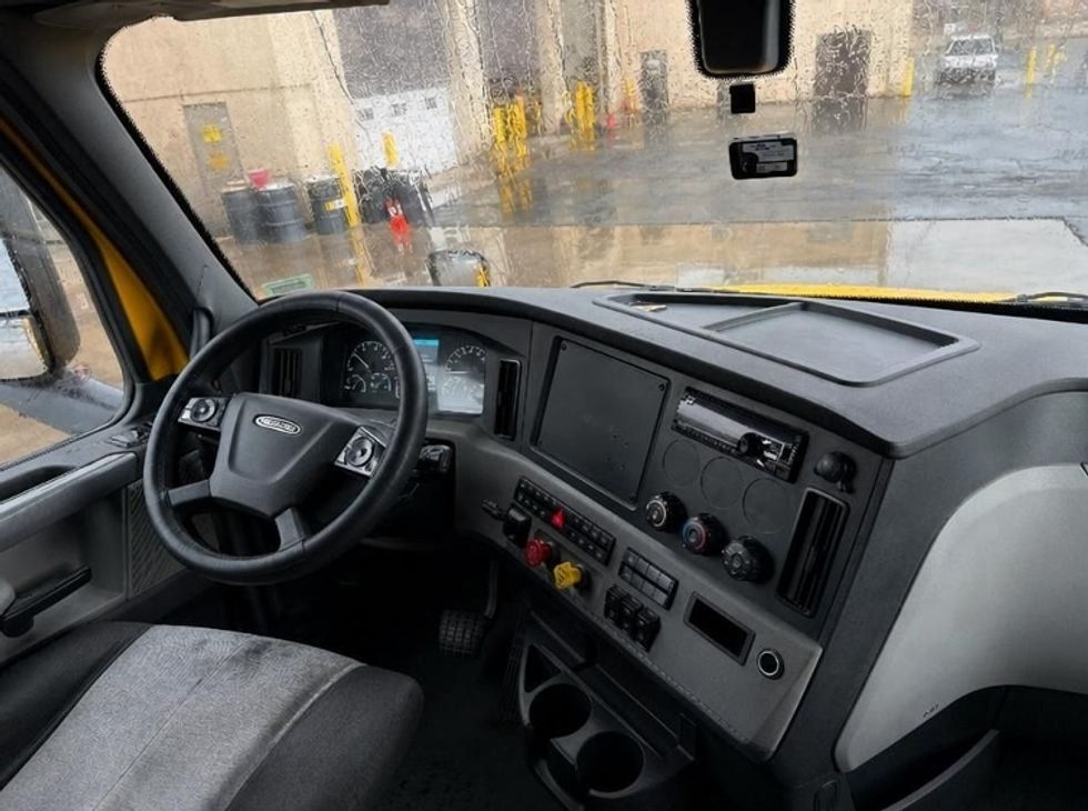 Sleeper Tractor-Heavy Duty Tractors-Freightliner-2020-T12664ST-Phoenix-AZ-761,497\n\t\tmiles-$ 43,750 - Image 12