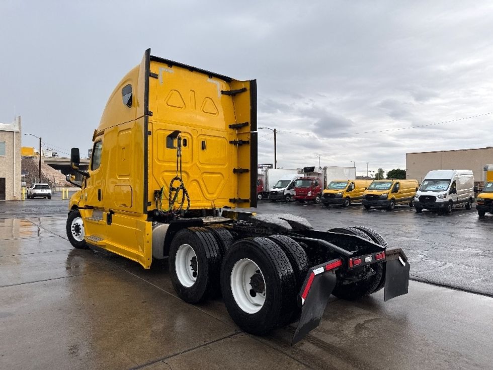 Sleeper Tractor-Heavy Duty Tractors-Freightliner-2020-T12664ST-Phoenix-AZ-761,497\n\t\tmiles-$ 43,750 - Image 5
