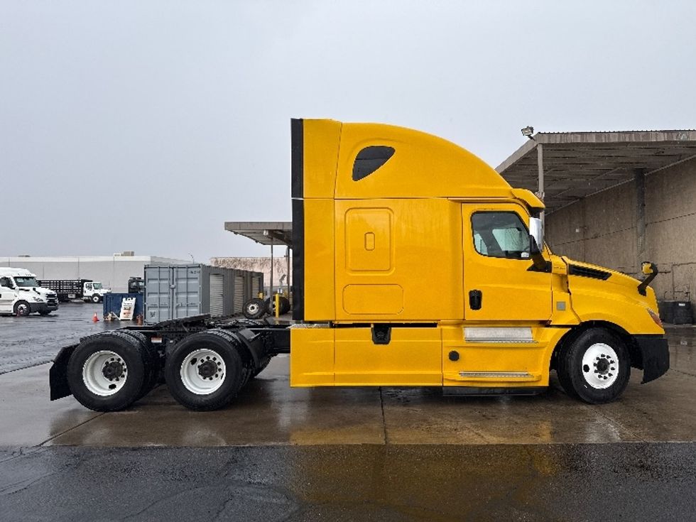 Sleeper Tractor-Heavy Duty Tractors-Freightliner-2020-T12664ST-Phoenix-AZ-761,497\n\t\tmiles-$ 43,750 - Image 8