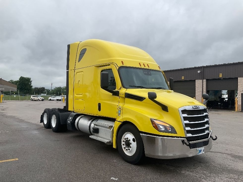Sleeper Tractor-Heavy Duty Tractors-Freightliner-2020-T12664ST-Piqua-OH-404,836\n\t\tmiles-$ 63,250 - Image 1