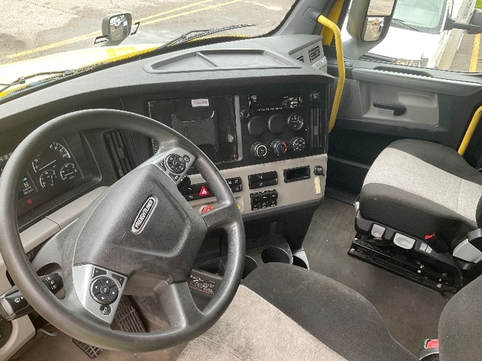 Sleeper Tractor-Heavy Duty Tractors-Freightliner-2020-T12664ST-Piqua-OH-404,836\n\t\tmiles-$ 63,250 - Image 10