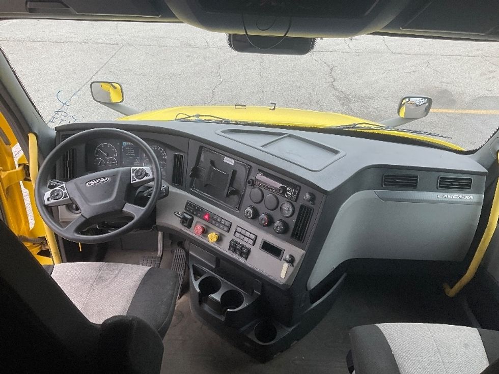 Sleeper Tractor-Heavy Duty Tractors-Freightliner-2020-T12664ST-Piqua-OH-404,836\n\t\tmiles-$ 63,250 - Image 12