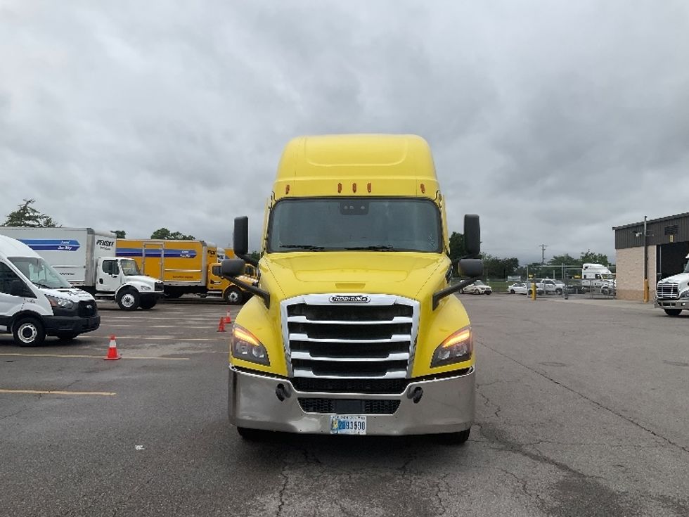 Sleeper Tractor-Heavy Duty Tractors-Freightliner-2020-T12664ST-Piqua-OH-404,836\n\t\tmiles-$ 63,250 - Image 2