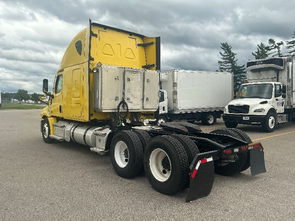 Sleeper Tractor-Heavy Duty Tractors-Freightliner-2020-T12664ST-Piqua-OH-404,836\n\t\tmiles-$ 63,250 - Image 5