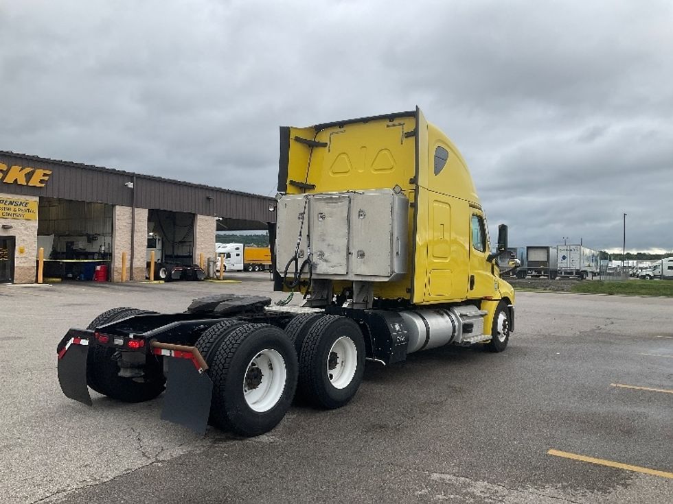 Sleeper Tractor-Heavy Duty Tractors-Freightliner-2020-T12664ST-Piqua-OH-404,836\n\t\tmiles-$ 63,250 - Image 7