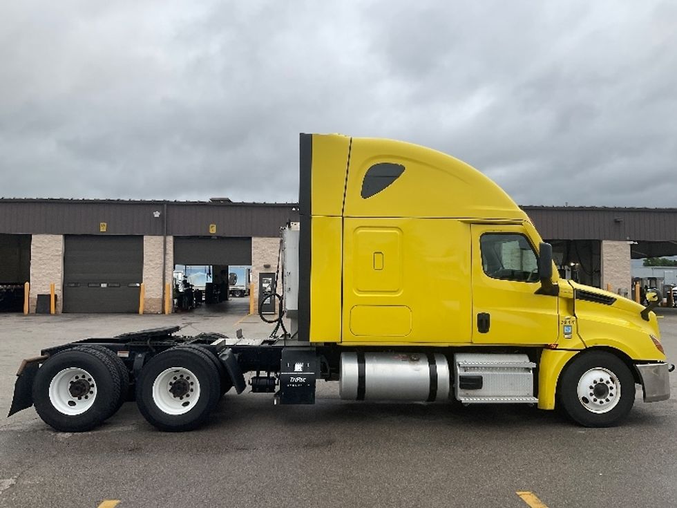 Sleeper Tractor-Heavy Duty Tractors-Freightliner-2020-T12664ST-Piqua-OH-404,836\n\t\tmiles-$ 63,250 - Image 8