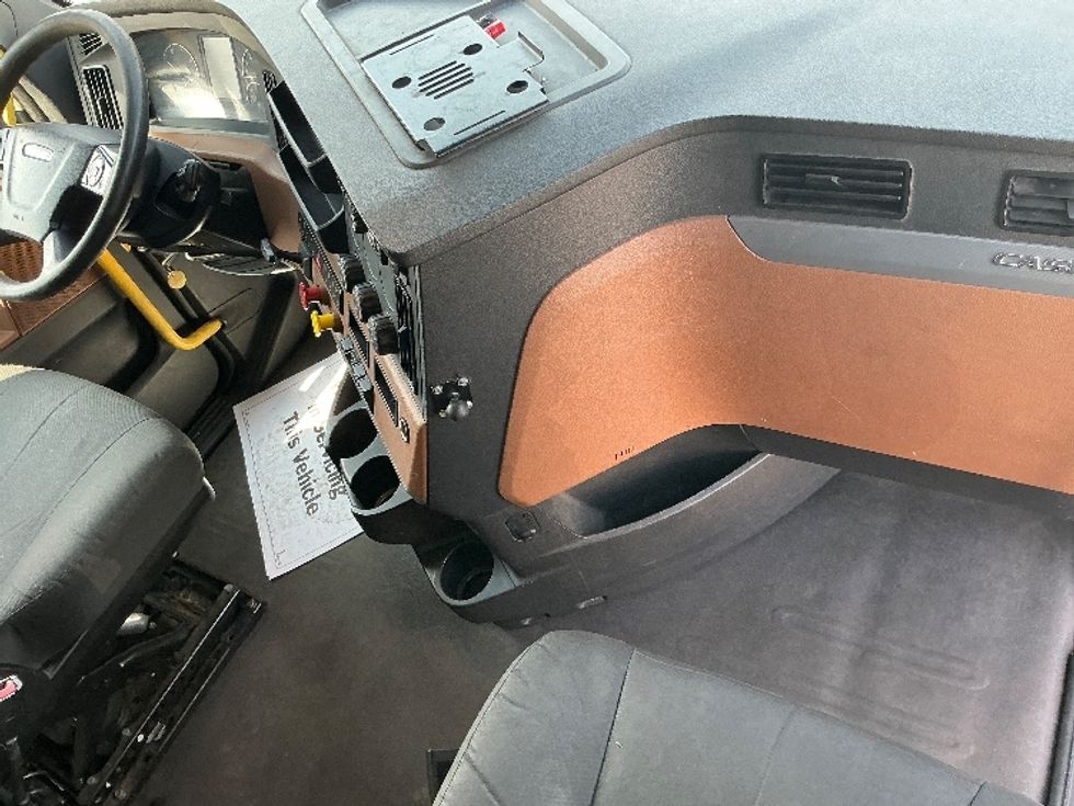 Sleeper Tractor-Heavy Duty Tractors-Freightliner-2020-T12664ST-Piqua-OH-743,109\n\t\tmiles-$ 40,000 - Image 15