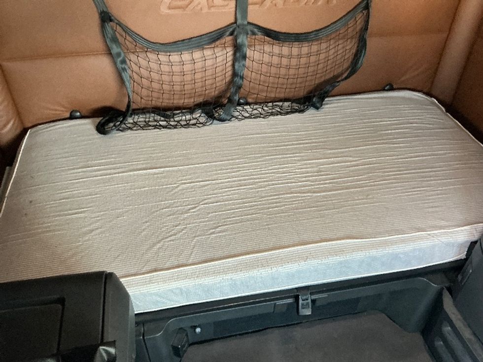 Sleeper Tractor-Heavy Duty Tractors-Freightliner-2020-T12664ST-Piqua-OH-743,109\n\t\tmiles-$ 40,000 - Image 17