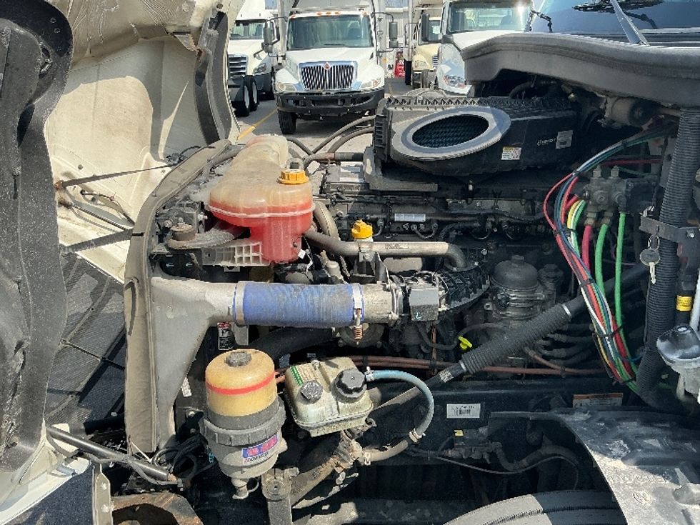 Sleeper Tractor-Heavy Duty Tractors-Freightliner-2020-T12664ST-Piqua-OH-743,109\n\t\tmiles-$ 40,000 - Image 21