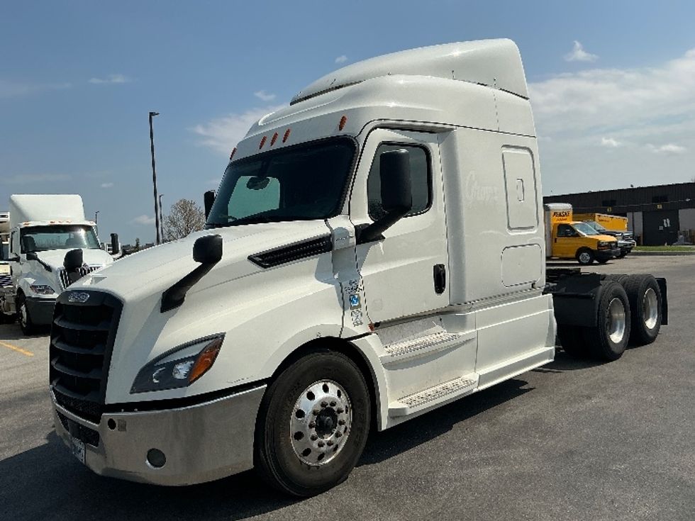 Sleeper Tractor-Heavy Duty Tractors-Freightliner-2020-T12664ST-Piqua-OH-743,109\n\t\tmiles-$ 40,000 - Image 3