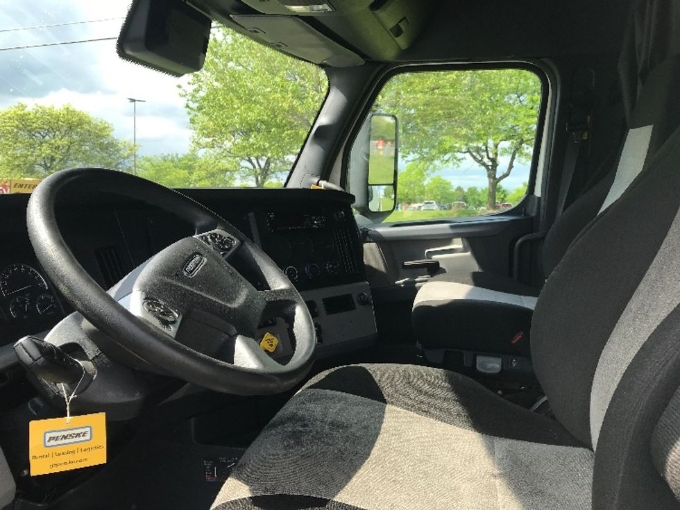 Sleeper Tractor-Heavy Duty Tractors-Freightliner-2020-T12664ST-Pompano Beach-FL-482,188\n\t\tmiles-$ 63,250 - Image 10