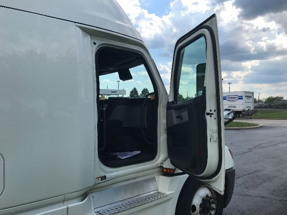 Sleeper Tractor-Heavy Duty Tractors-Freightliner-2020-T12664ST-Pompano Beach-FL-482,188\n\t\tmiles-$ 63,250 - Image 13