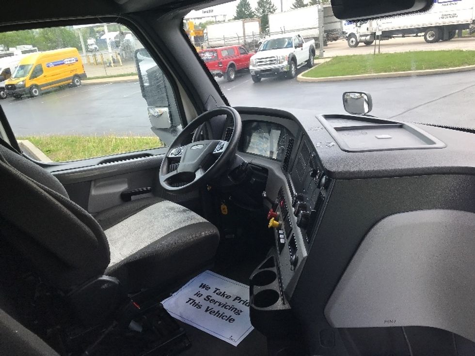 Sleeper Tractor-Heavy Duty Tractors-Freightliner-2020-T12664ST-Pompano Beach-FL-482,188\n\t\tmiles-$ 63,250 - Image 15