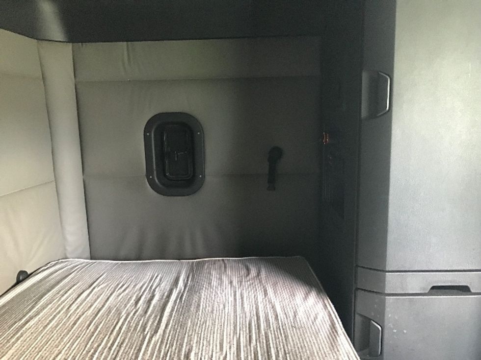 Sleeper Tractor-Heavy Duty Tractors-Freightliner-2020-T12664ST-Pompano Beach-FL-482,188\n\t\tmiles-$ 63,250 - Image 18