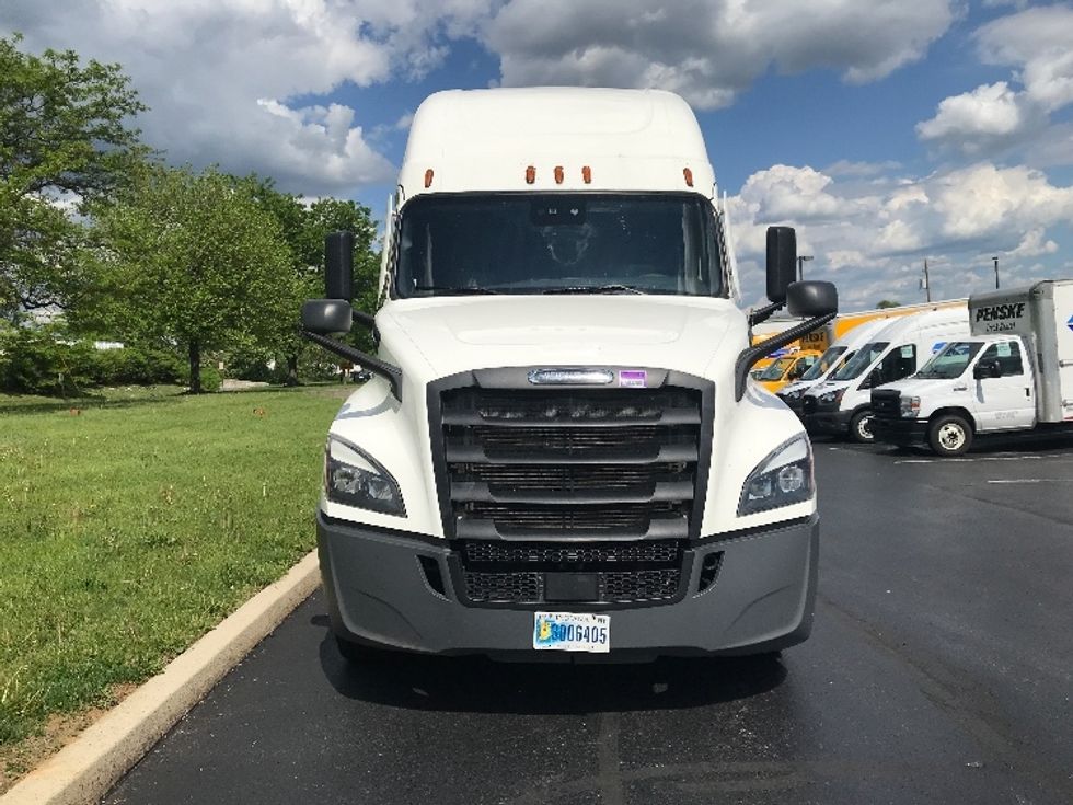 Sleeper Tractor-Heavy Duty Tractors-Freightliner-2020-T12664ST-Pompano Beach-FL-482,188\n\t\tmiles-$ 63,250 - Image 2