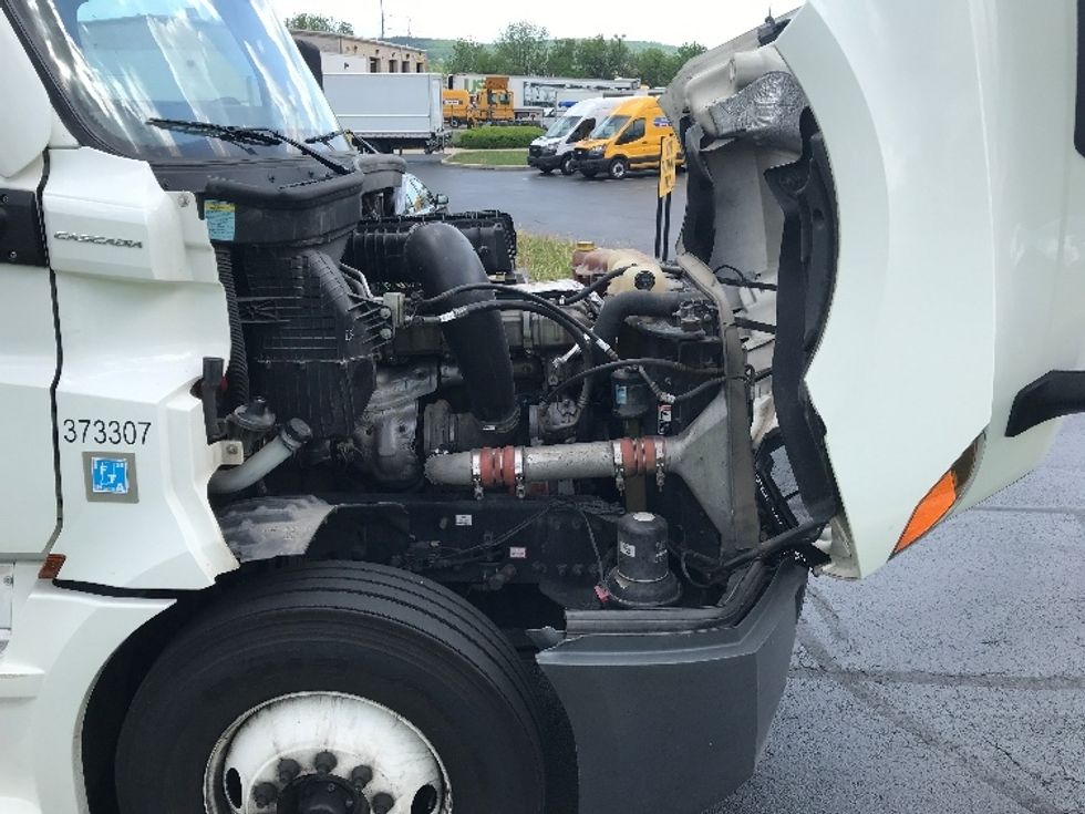 Sleeper Tractor-Heavy Duty Tractors-Freightliner-2020-T12664ST-Pompano Beach-FL-482,188\n\t\tmiles-$ 63,250 - Image 20