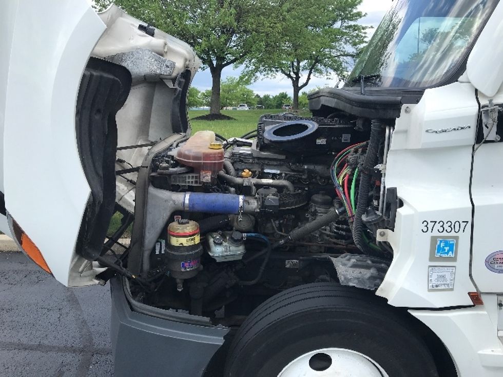 Sleeper Tractor-Heavy Duty Tractors-Freightliner-2020-T12664ST-Pompano Beach-FL-482,188\n\t\tmiles-$ 63,250 - Image 21