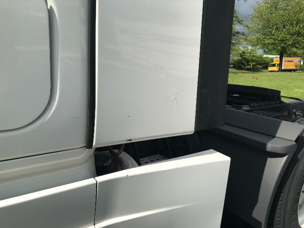 Sleeper Tractor-Heavy Duty Tractors-Freightliner-2020-T12664ST-Pompano Beach-FL-482,188\n\t\tmiles-$ 63,250 - Image 22