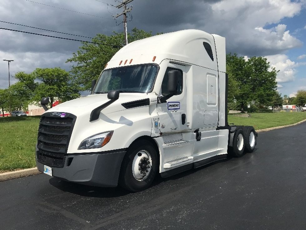 Sleeper Tractor-Heavy Duty Tractors-Freightliner-2020-T12664ST-Pompano Beach-FL-482,188\n\t\tmiles-$ 63,250 - Image 3