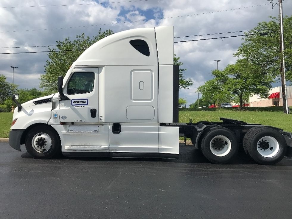 Sleeper Tractor-Heavy Duty Tractors-Freightliner-2020-T12664ST-Pompano Beach-FL-482,188\n\t\tmiles-$ 63,250 - Image 4