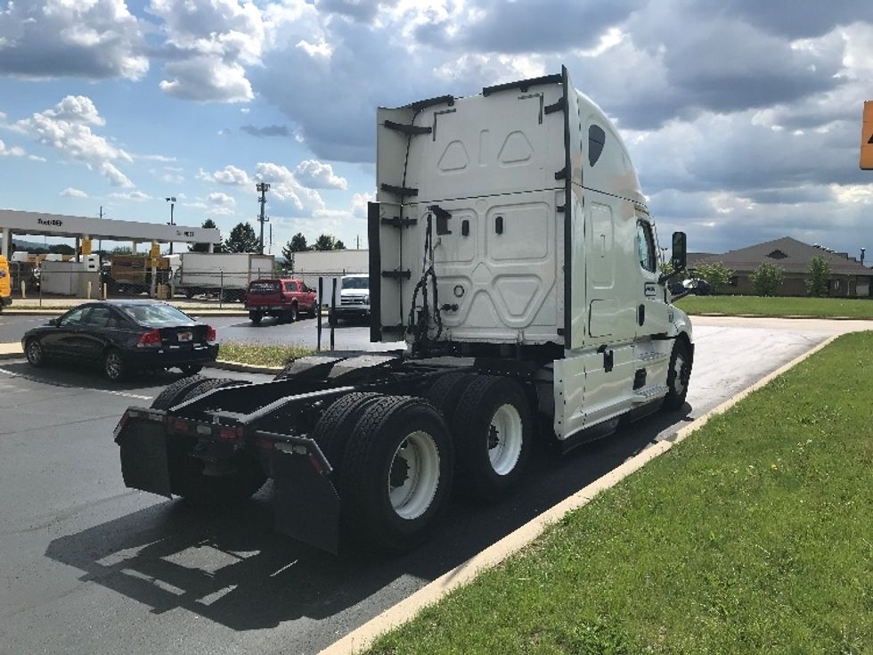 Sleeper Tractor-Heavy Duty Tractors-Freightliner-2020-T12664ST-Pompano Beach-FL-482,188\n\t\tmiles-$ 63,250 - Image 7