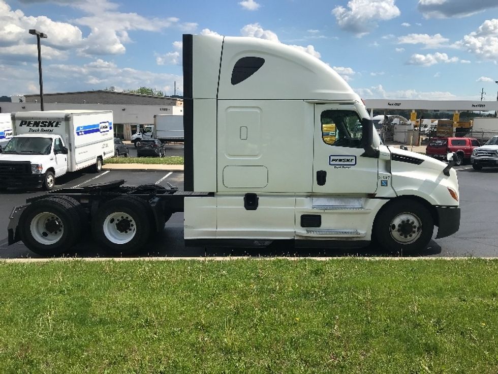 Sleeper Tractor-Heavy Duty Tractors-Freightliner-2020-T12664ST-Pompano Beach-FL-482,188\n\t\tmiles-$ 63,250 - Image 8