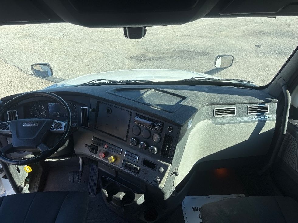 Sleeper Tractor-Heavy Duty Tractors-Freightliner-2020-T12664ST-Poplar Bluff-MO-316,633\n\t\tmiles-$ 73,500 - Image 12