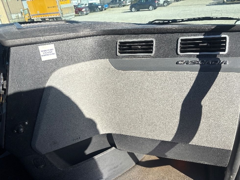 Sleeper Tractor-Heavy Duty Tractors-Freightliner-2020-T12664ST-Poplar Bluff-MO-316,633\n\t\tmiles-$ 73,500 - Image 14