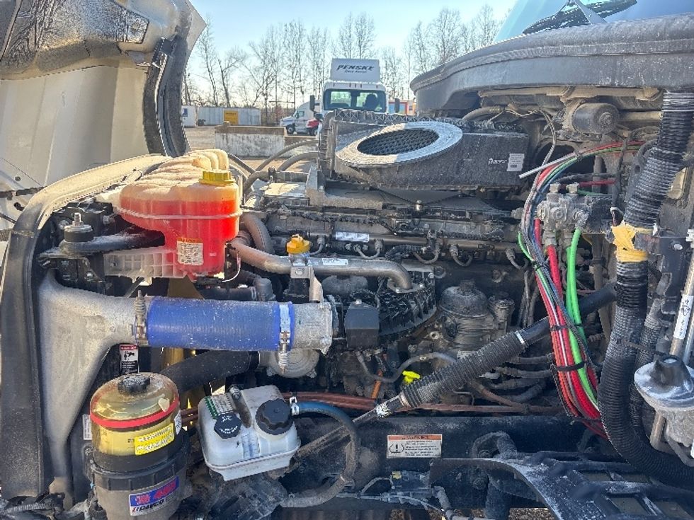 Sleeper Tractor-Heavy Duty Tractors-Freightliner-2020-T12664ST-Poplar Bluff-MO-316,633\n\t\tmiles-$ 73,500 - Image 21