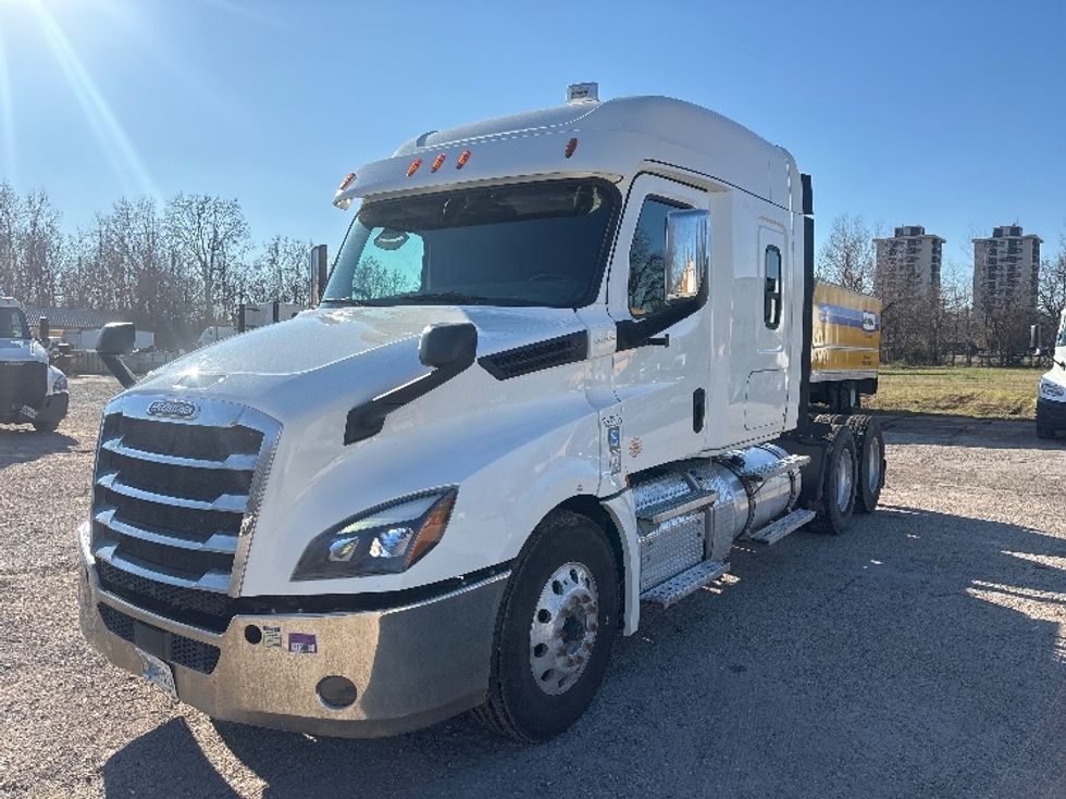 Sleeper Tractor-Heavy Duty Tractors-Freightliner-2020-T12664ST-Poplar Bluff-MO-316,633\n\t\tmiles-$ 73,500 - Image 3