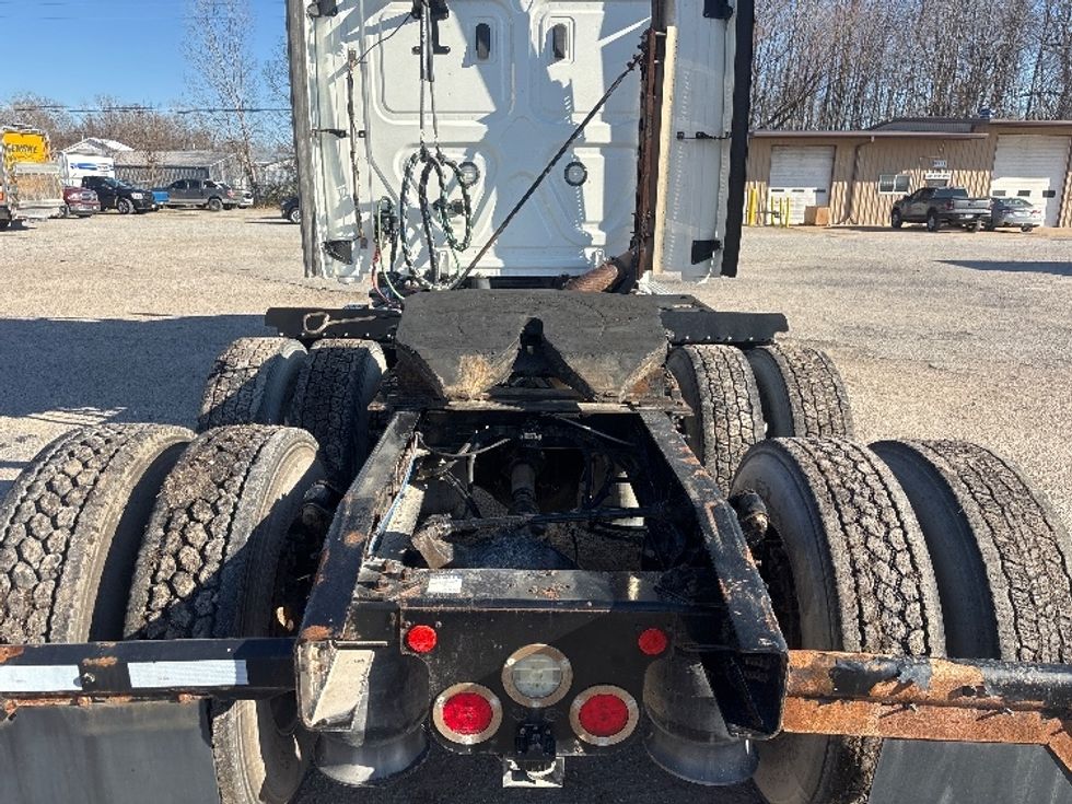Sleeper Tractor-Heavy Duty Tractors-Freightliner-2020-T12664ST-Poplar Bluff-MO-316,633\n\t\tmiles-$ 73,500 - Image 6
