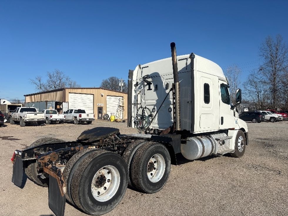 Sleeper Tractor-Heavy Duty Tractors-Freightliner-2020-T12664ST-Poplar Bluff-MO-316,633\n\t\tmiles-$ 73,500 - Image 7