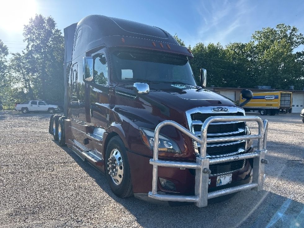 Sleeper Tractor-Heavy Duty Tractors-Freightliner-2020-T12664ST-Poplar Bluff-MO-364,349\n\t\tmiles-$ 71,500 - Image 1