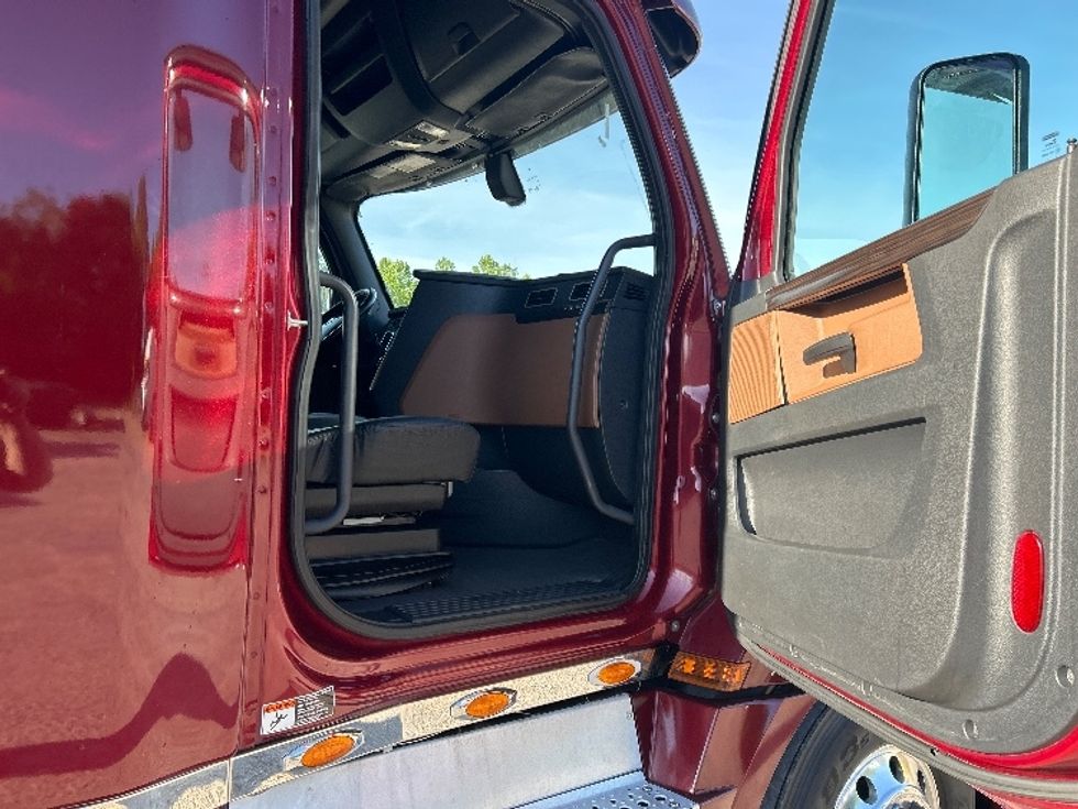 Sleeper Tractor-Heavy Duty Tractors-Freightliner-2020-T12664ST-Poplar Bluff-MO-364,349\n\t\tmiles-$ 71,500 - Image 13