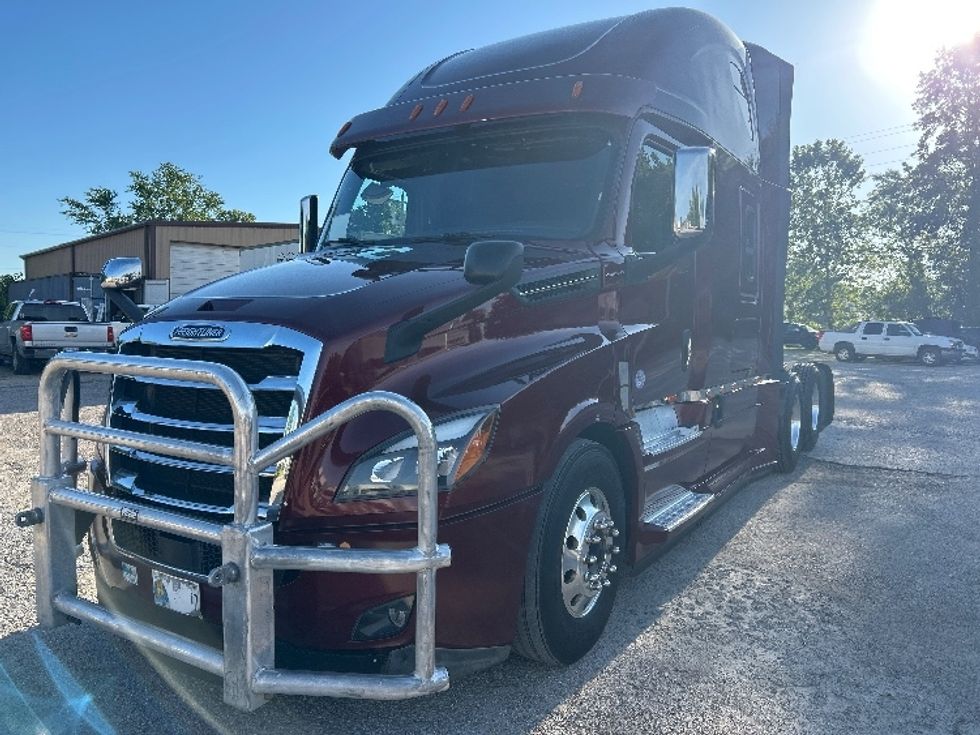 Sleeper Tractor-Heavy Duty Tractors-Freightliner-2020-T12664ST-Poplar Bluff-MO-364,349\n\t\tmiles-$ 71,500 - Image 3