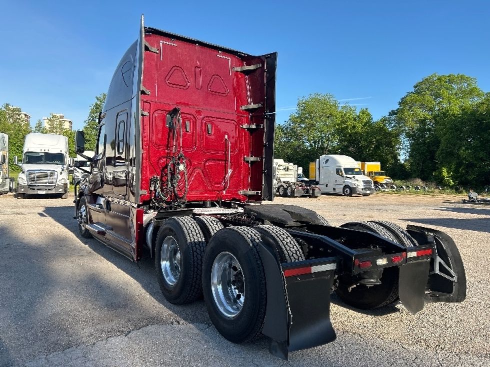 Sleeper Tractor-Heavy Duty Tractors-Freightliner-2020-T12664ST-Poplar Bluff-MO-364,349\n\t\tmiles-$ 71,500 - Image 5
