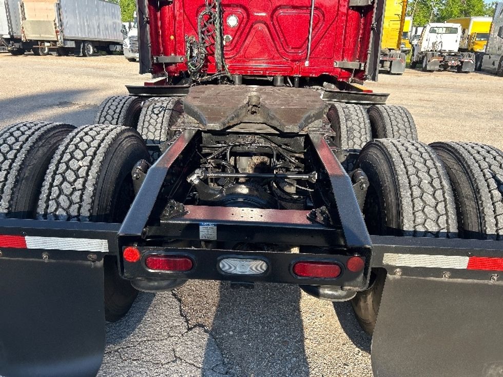 Sleeper Tractor-Heavy Duty Tractors-Freightliner-2020-T12664ST-Poplar Bluff-MO-364,349\n\t\tmiles-$ 71,500 - Image 6