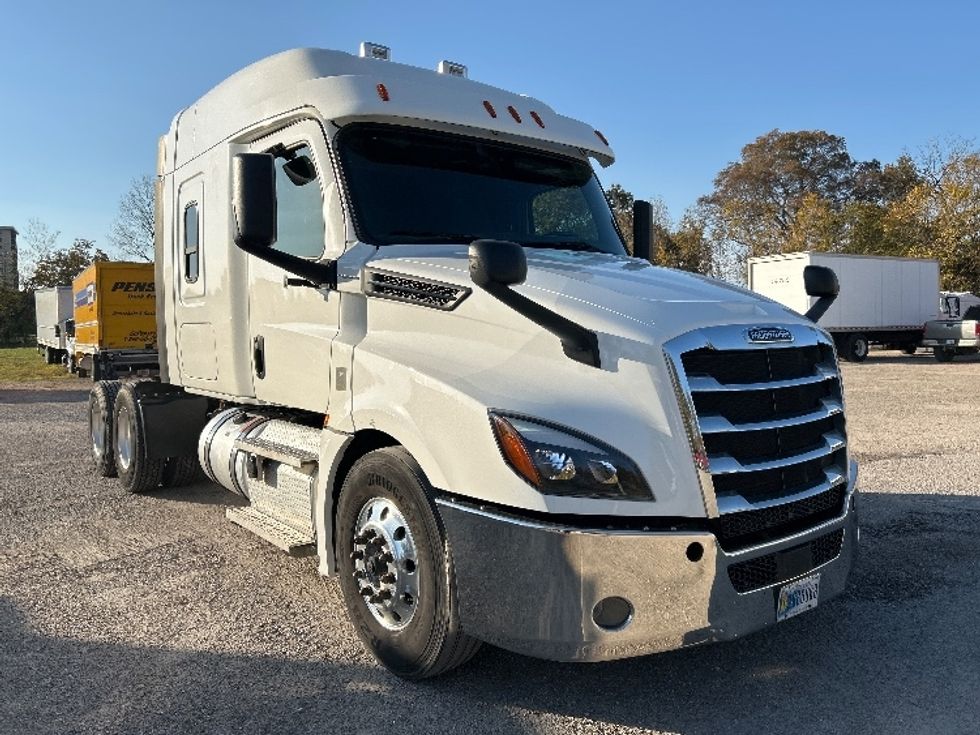 Sleeper Tractor-Heavy Duty Tractors-Freightliner-2020-T12664ST-Poplar Bluff-MO-486,610\n\t\tmiles-$ 64,750 - Image 1