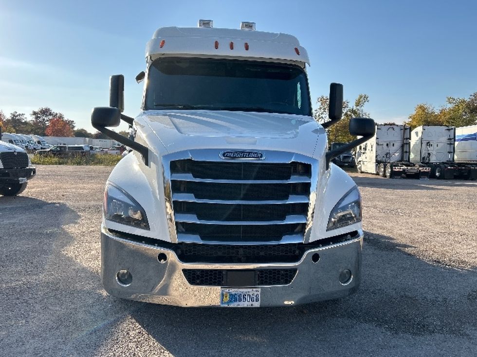 Sleeper Tractor-Heavy Duty Tractors-Freightliner-2020-T12664ST-Poplar Bluff-MO-486,610\n\t\tmiles-$ 64,750 - Image 2