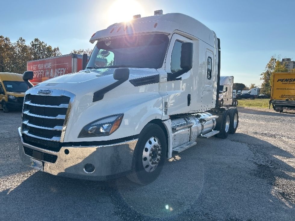 Sleeper Tractor-Heavy Duty Tractors-Freightliner-2020-T12664ST-Poplar Bluff-MO-486,610\n\t\tmiles-$ 64,750 - Image 3