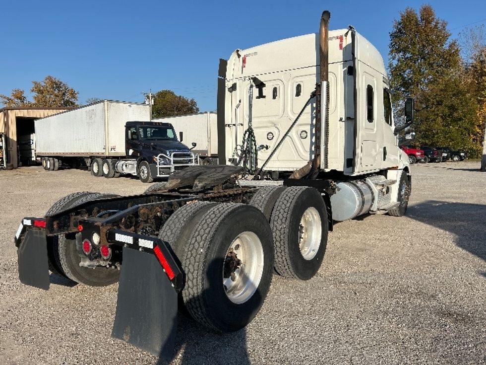 Sleeper Tractor-Heavy Duty Tractors-Freightliner-2020-T12664ST-Poplar Bluff-MO-486,610\n\t\tmiles-$ 64,750 - Image 7
