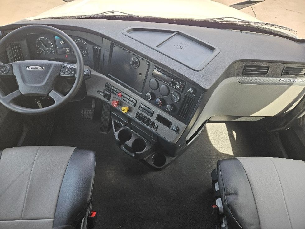 Sleeper Tractor-Heavy Duty Tractors-Freightliner-2020-T12664ST-Poplar Bluff-MO-575,711\n\t\tmiles-$ 52,000 - Image 12