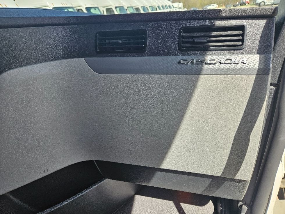 Sleeper Tractor-Heavy Duty Tractors-Freightliner-2020-T12664ST-Poplar Bluff-MO-575,711\n\t\tmiles-$ 52,000 - Image 14