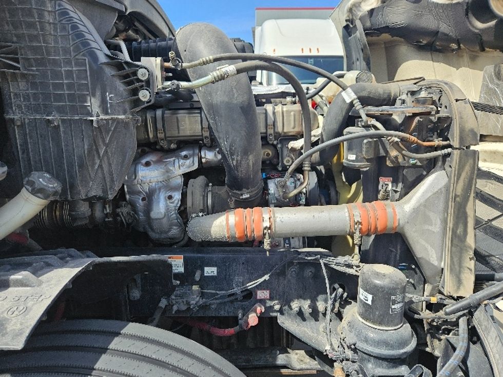 Sleeper Tractor-Heavy Duty Tractors-Freightliner-2020-T12664ST-Poplar Bluff-MO-575,711\n\t\tmiles-$ 52,000 - Image 20