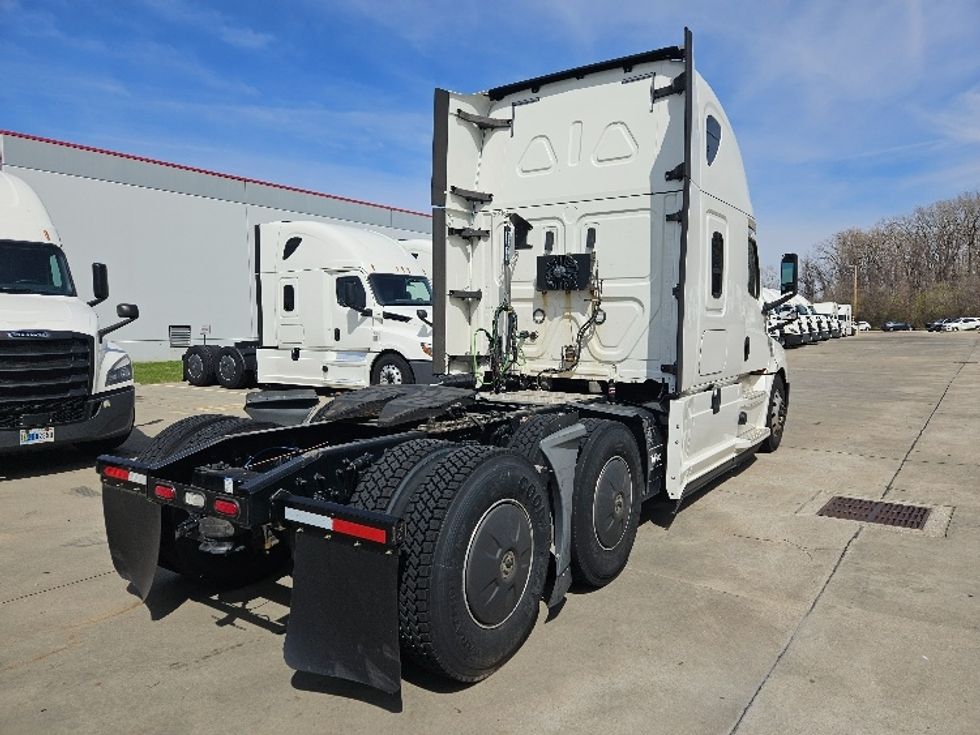 Sleeper Tractor-Heavy Duty Tractors-Freightliner-2020-T12664ST-Poplar Bluff-MO-575,711\n\t\tmiles-$ 52,000 - Image 7