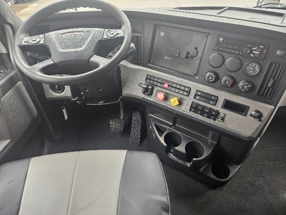 Sleeper Tractor-Heavy Duty Tractors-Freightliner-2020-T12664ST-Poplar Bluff-MO-606,629\n\t\tmiles-$ 52,750 - Image 11