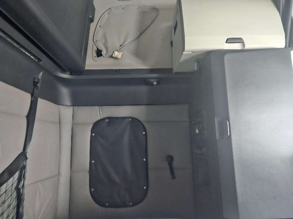 Sleeper Tractor-Heavy Duty Tractors-Freightliner-2020-T12664ST-Poplar Bluff-MO-606,629\n\t\tmiles-$ 52,750 - Image 18