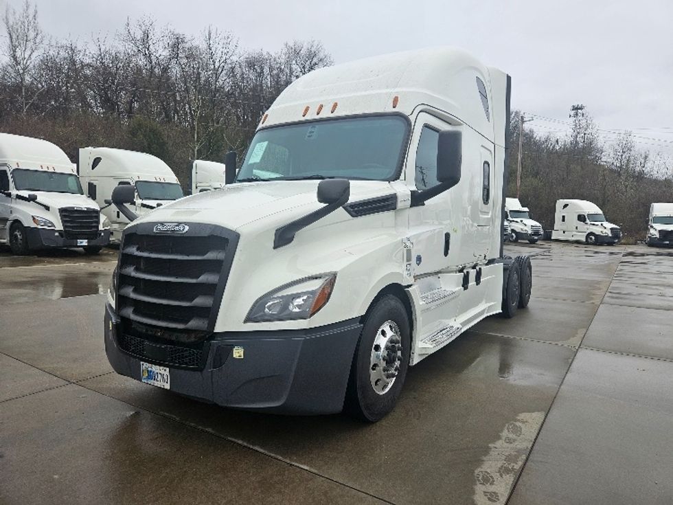 Sleeper Tractor-Heavy Duty Tractors-Freightliner-2020-T12664ST-Poplar Bluff-MO-606,629\n\t\tmiles-$ 52,750 - Image 3